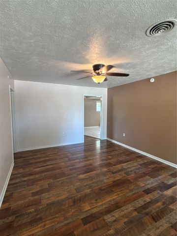 1998 Crestridge, Stephenville, TX 76401