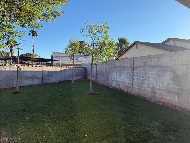 5829 Halfmoon Way, Las Vegas, NV 89108