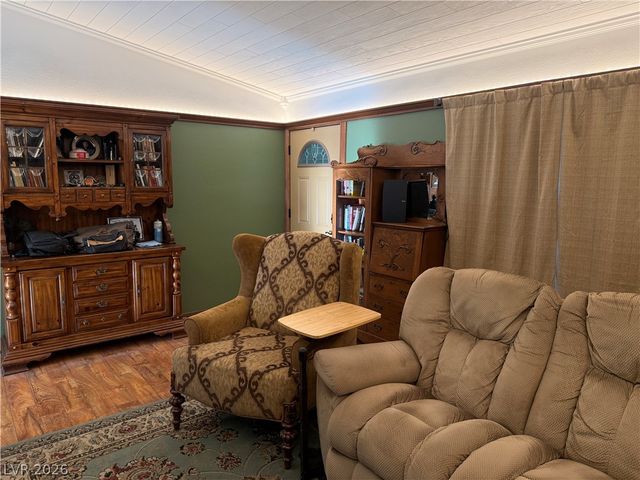 5829 Halfmoon Way, Las Vegas, NV 89108