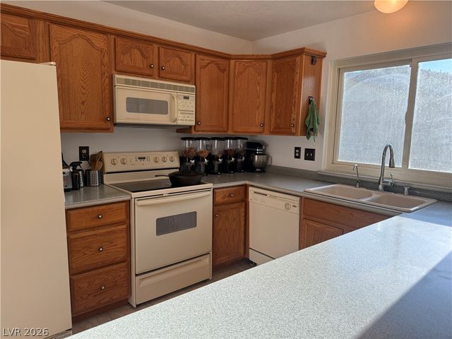 5829 Halfmoon Way, Las Vegas, NV 89108