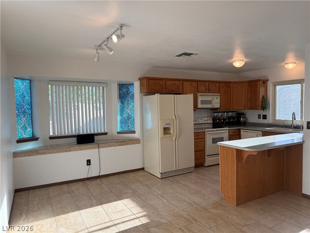 5829 Halfmoon Way, Las Vegas, NV 89108