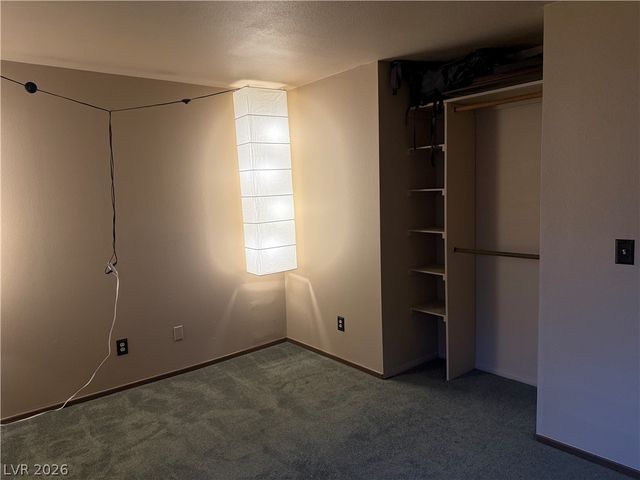 5829 Halfmoon Way, Las Vegas, NV 89108