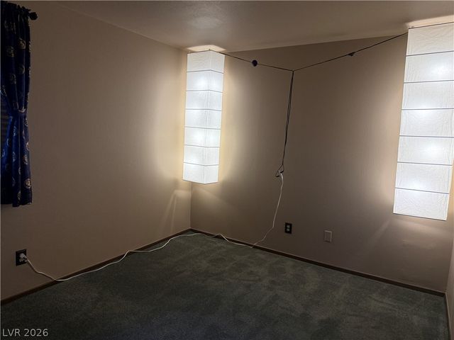 5829 Halfmoon Way, Las Vegas, NV 89108