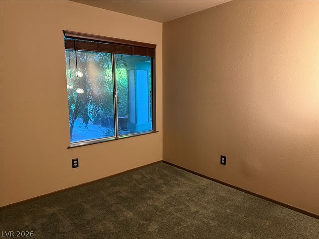 5829 Halfmoon Way, Las Vegas, NV 89108