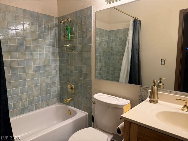 5829 Halfmoon Way, Las Vegas, NV 89108
