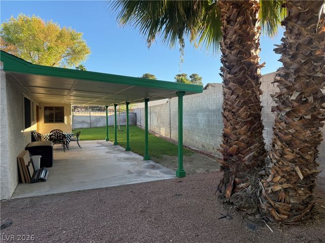 5829 Halfmoon Way, Las Vegas, NV 89108