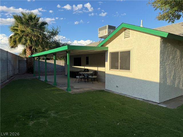 5829 Halfmoon Way, Las Vegas, NV 89108