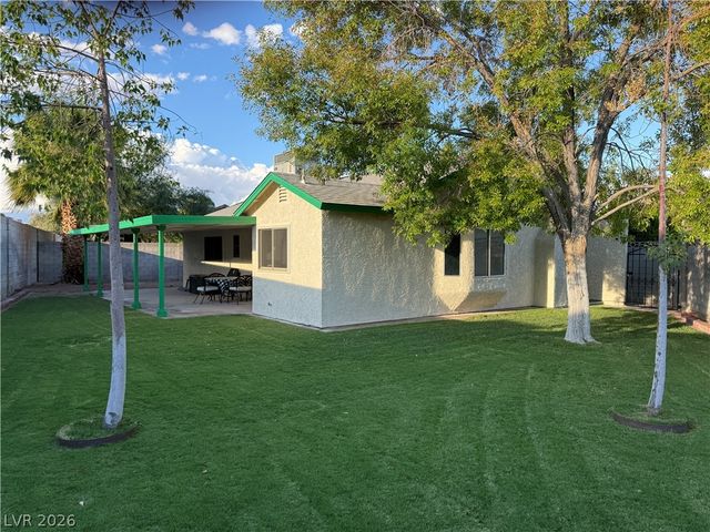 5829 Halfmoon Way, Las Vegas, NV 89108