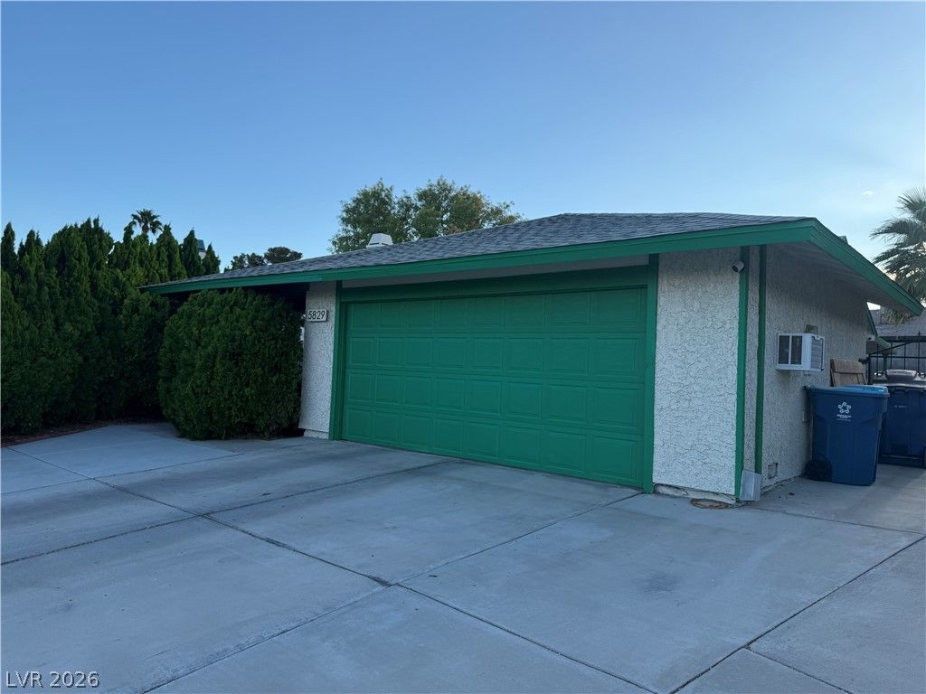 5829 Halfmoon Way, Las Vegas, NV 89108 — photo 2