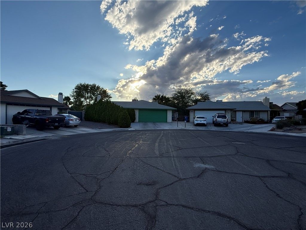 5829 Halfmoon Way, Las Vegas, NV 89108 — photo 4