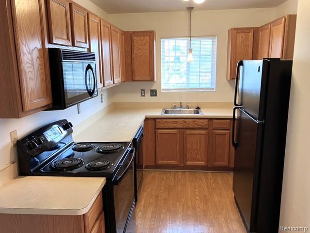 23338 Poplar Drive, Southfield, MI 48075