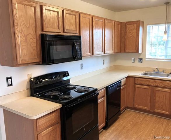 23338 Poplar Drive, Southfield, MI 48075