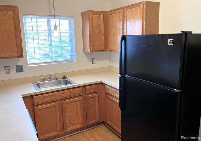 23338 Poplar Drive, Southfield, MI 48075