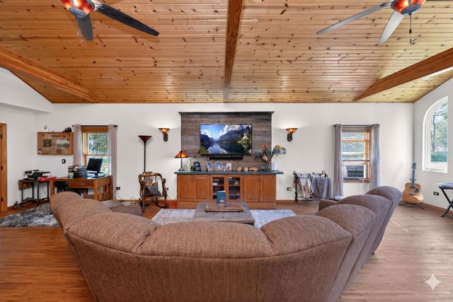 61258 Quinnesec Road, Cassopolis, MI 49031