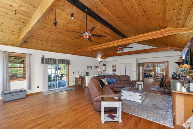 61258 Quinnesec Road, Cassopolis, MI 49031