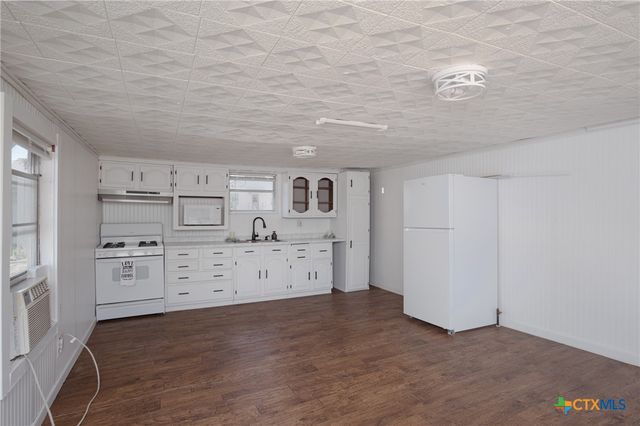 14 W Post Oak Avenue, Rogers, TX 76569