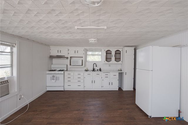 14 W Post Oak Avenue, Rogers, TX 76569