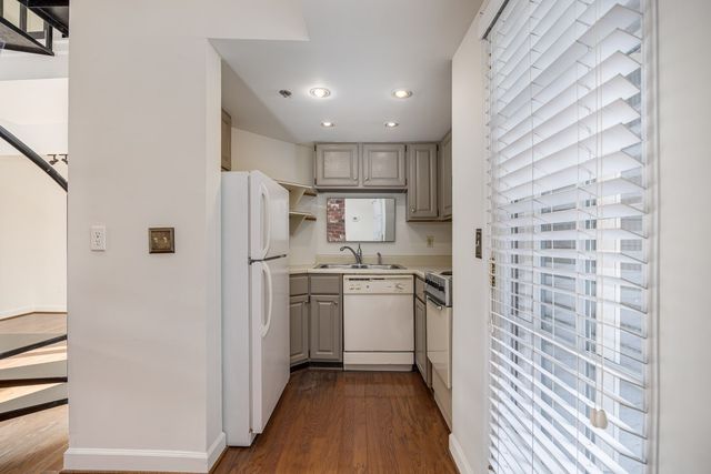 654 President Ronald Reagan Way, Nashville, TN 37210