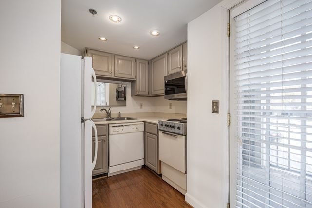 654 President Ronald Reagan Way, Nashville, TN 37210