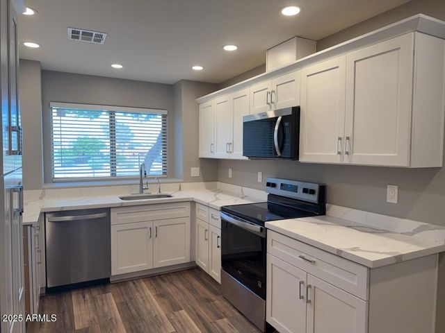 3605 W SAINT CHARLES Avenue, Phoenix, AZ 85041