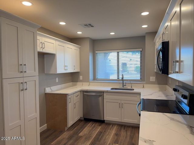 3605 W SAINT CHARLES Avenue, Phoenix, AZ 85041