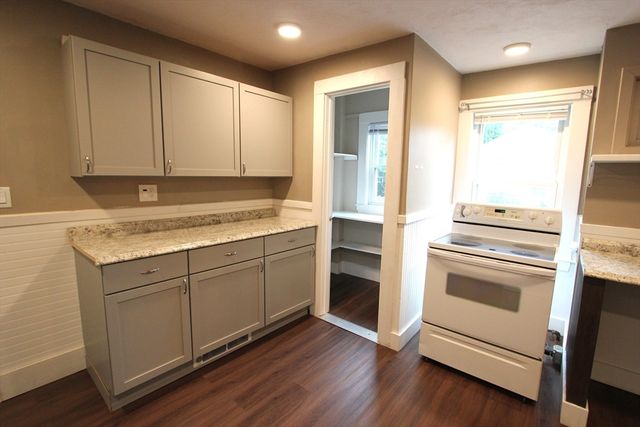 98 Plain St C, Millis, MA 02054