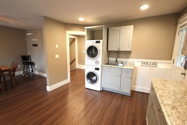 98 Plain St C, Millis, MA 02054