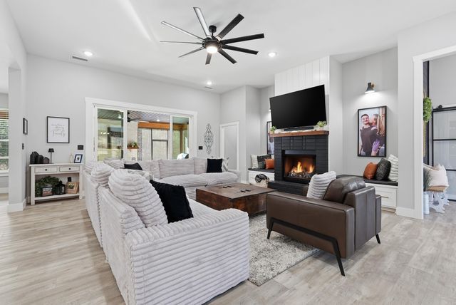 1708 E Holloway St, Morrilton, AR 72110