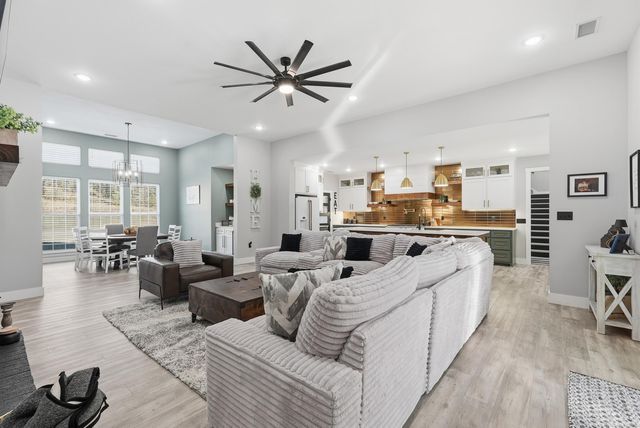 1708 E Holloway St, Morrilton, AR 72110