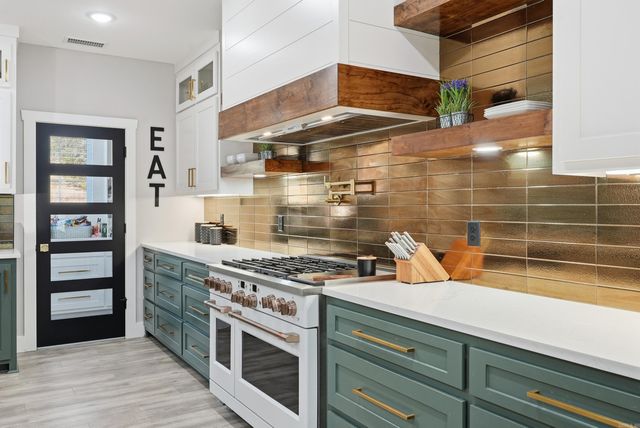 1708 E Holloway St, Morrilton, AR 72110