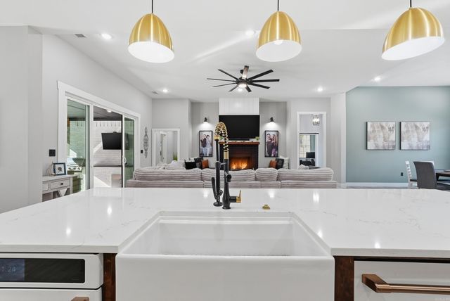 1708 E Holloway St, Morrilton, AR 72110