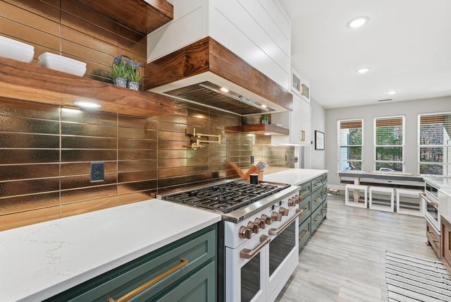 1708 E Holloway St, Morrilton, AR 72110