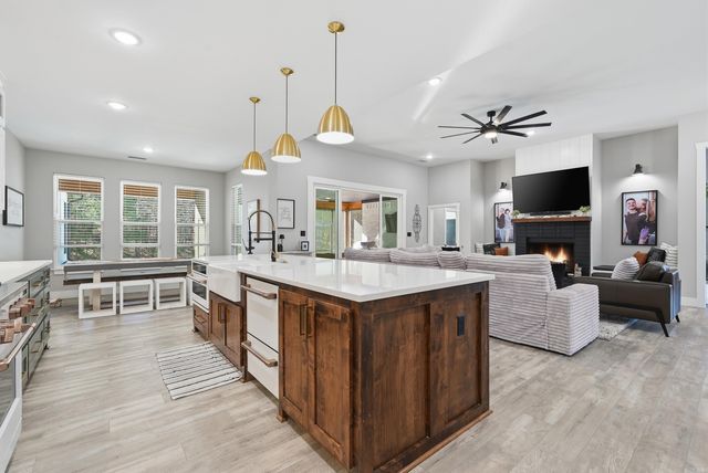 1708 E Holloway St, Morrilton, AR 72110