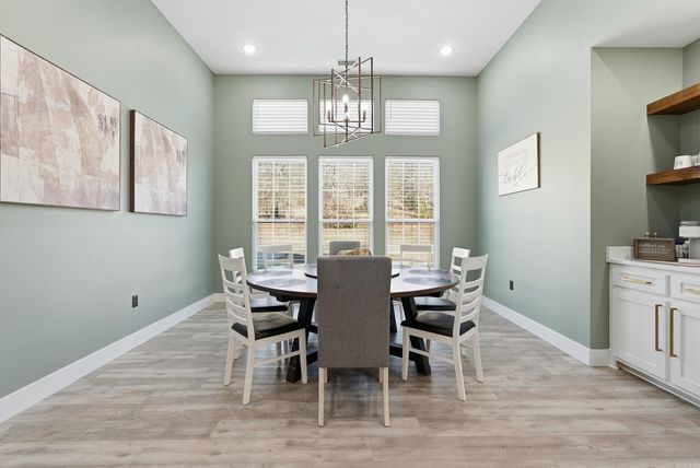 1708 E Holloway St, Morrilton, AR 72110