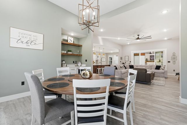 1708 E Holloway St, Morrilton, AR 72110