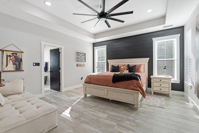 1708 E Holloway St, Morrilton, AR 72110