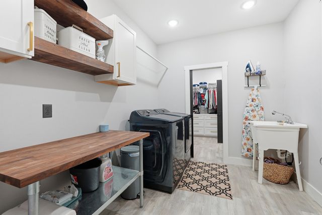 1708 E Holloway St, Morrilton, AR 72110