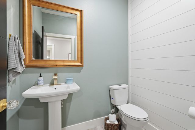 1708 E Holloway St, Morrilton, AR 72110