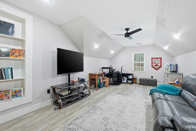 1708 E Holloway St, Morrilton, AR 72110