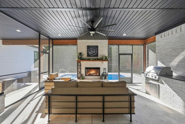 1708 E Holloway St, Morrilton, AR 72110