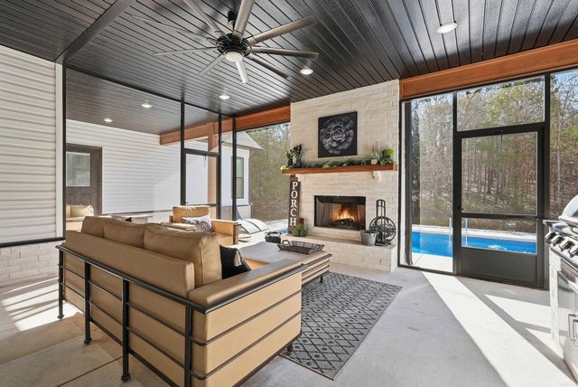 1708 E Holloway St, Morrilton, AR 72110