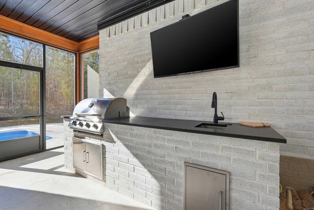 1708 E Holloway St, Morrilton, AR 72110