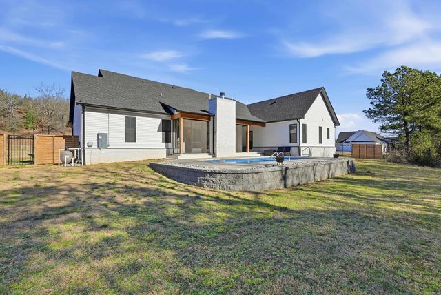 1708 E Holloway St, Morrilton, AR 72110