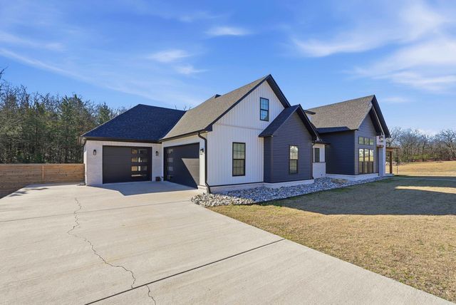 1708 E Holloway St, Morrilton, AR 72110