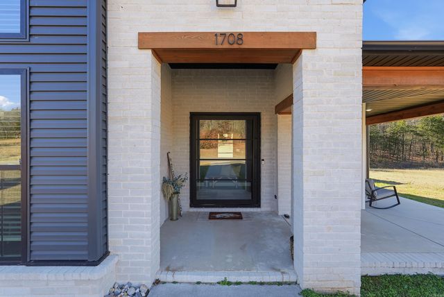 1708 E Holloway St, Morrilton, AR 72110