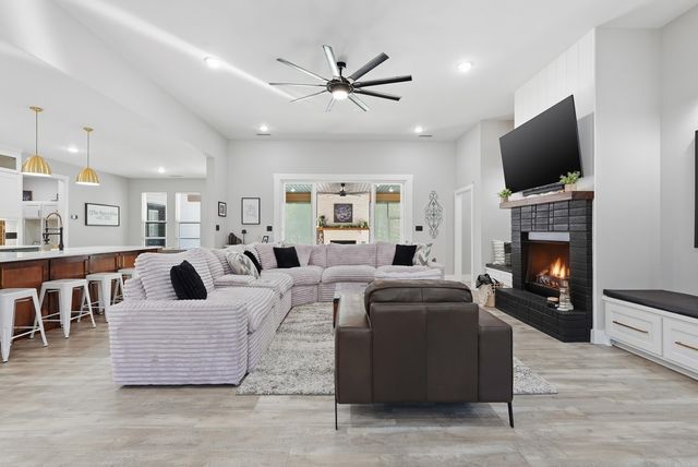 1708 E Holloway St, Morrilton, AR 72110