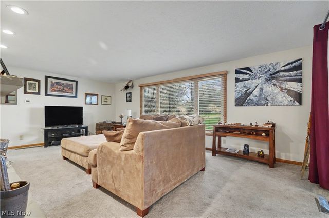 701 Edgewood Street SE, North Canton, OH 44720