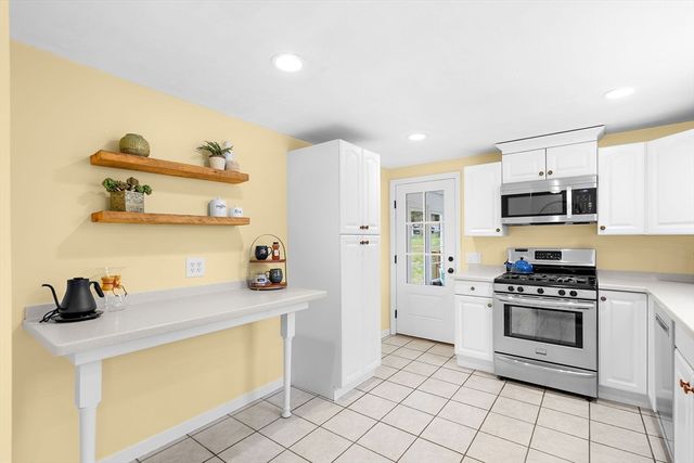 107 Dorset Rd, Holliston, MA 01746