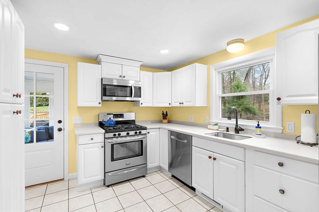 107 Dorset Rd, Holliston, MA 01746