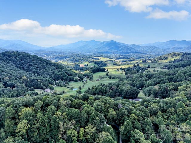 70 Calhoun Ridge Road, Waynesville, NC 28786
